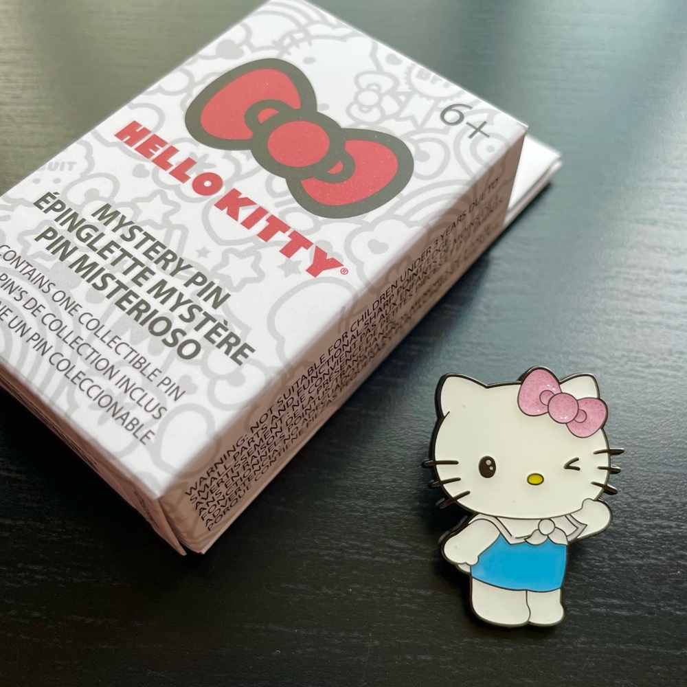 Loungefly Hello Kitty Summer Glitter Blindbox Enamel Pin (Opened)